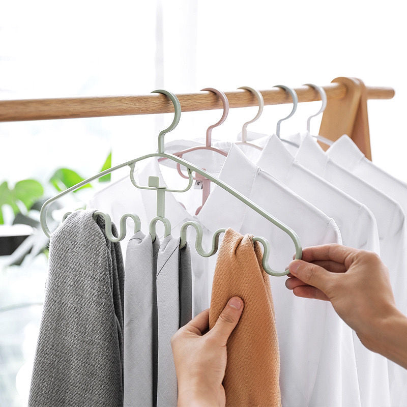 Japanese Space-Saving Wavy Cloth Hanger | Bowlift