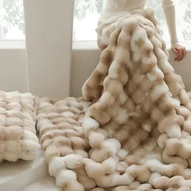 BowLift | Wearable Fluffy Blanket made of Faux Fur - VeluLuxe