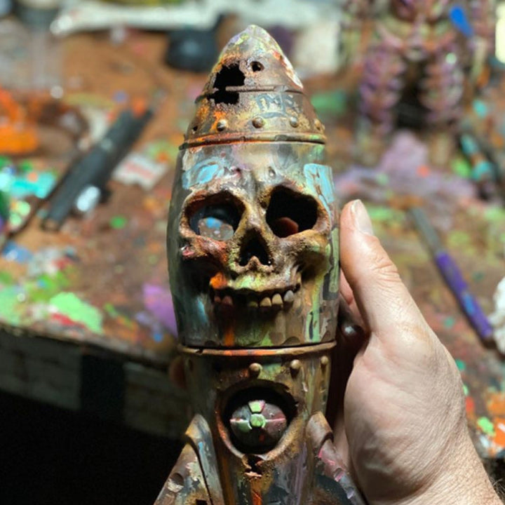 Ornament made of resin skull bomb | Bowlift