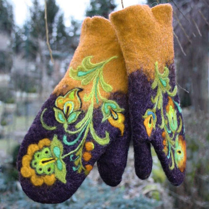 Hand warmer with Christmas flower embroidery | Bowlift