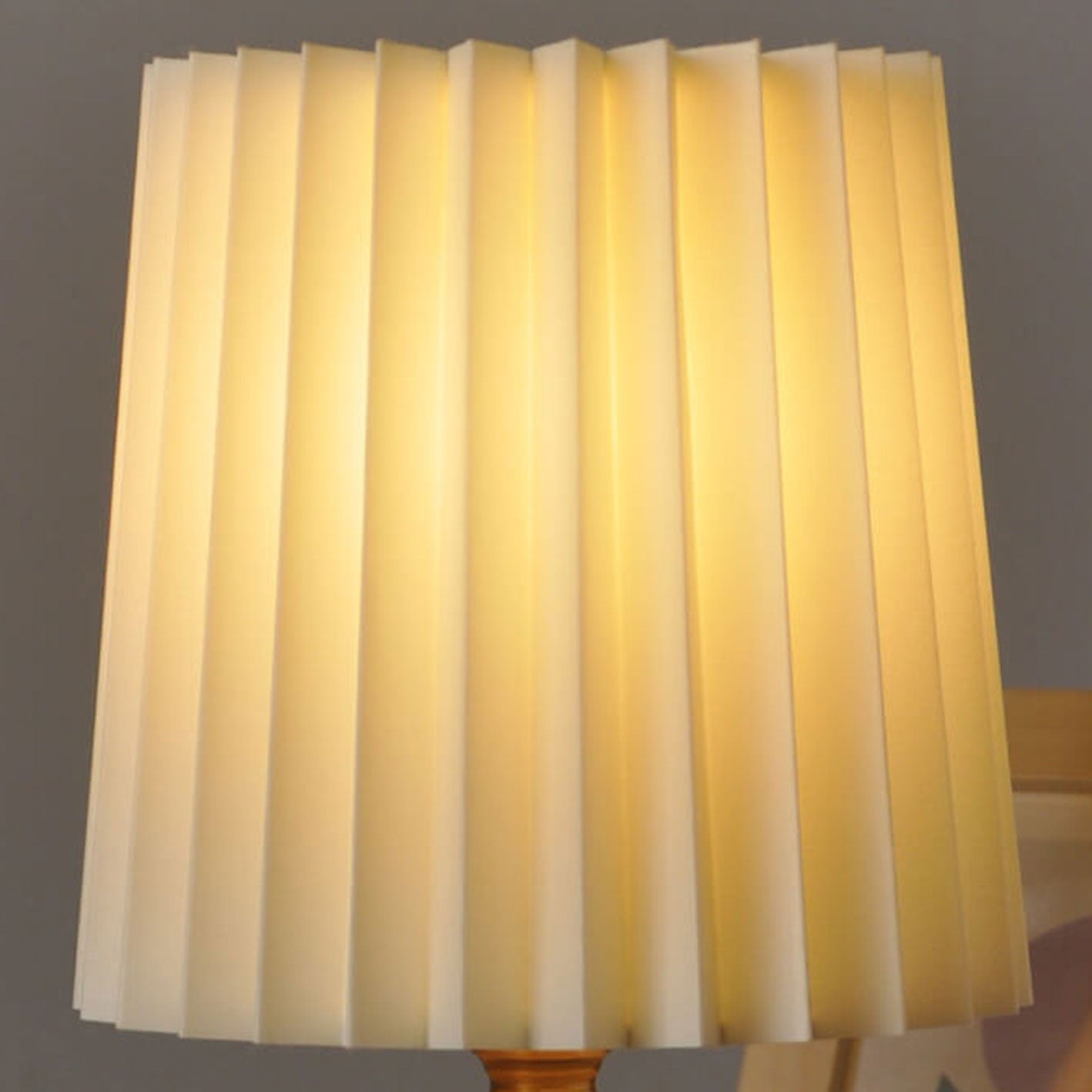 BowLift | Vintage Korean Pleated Column Solid Wood Base 1-Light Table Lamp