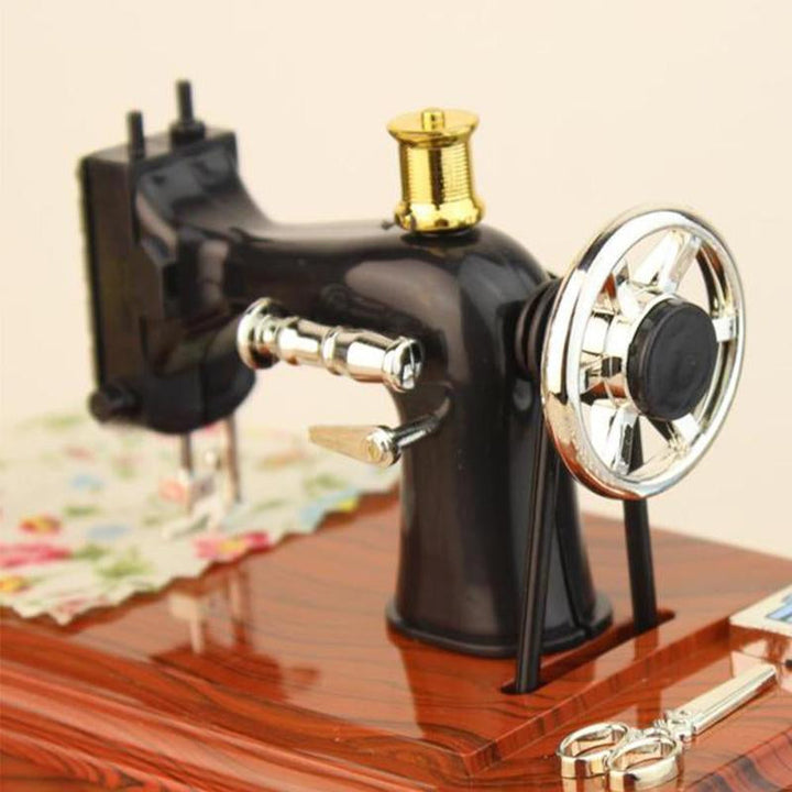 Mini Craft Retro Sewing Machine Decor | Bowlift