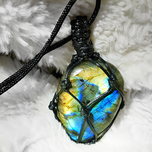 BowLift | Dragon's Heart Labradorite Necklace
