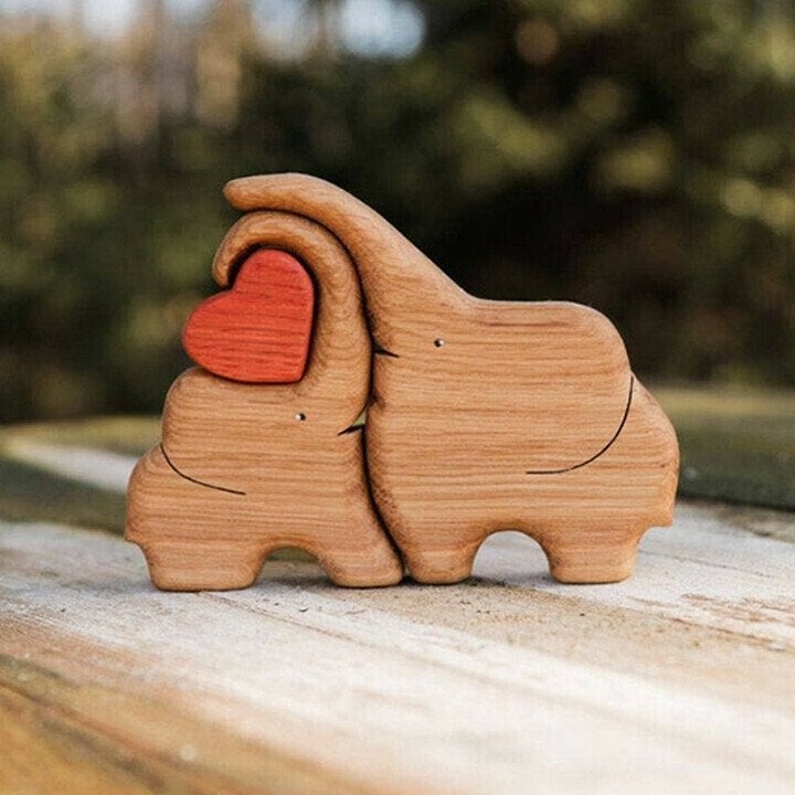 Decoration made of plush animals from hand-carved wood | Bowlift