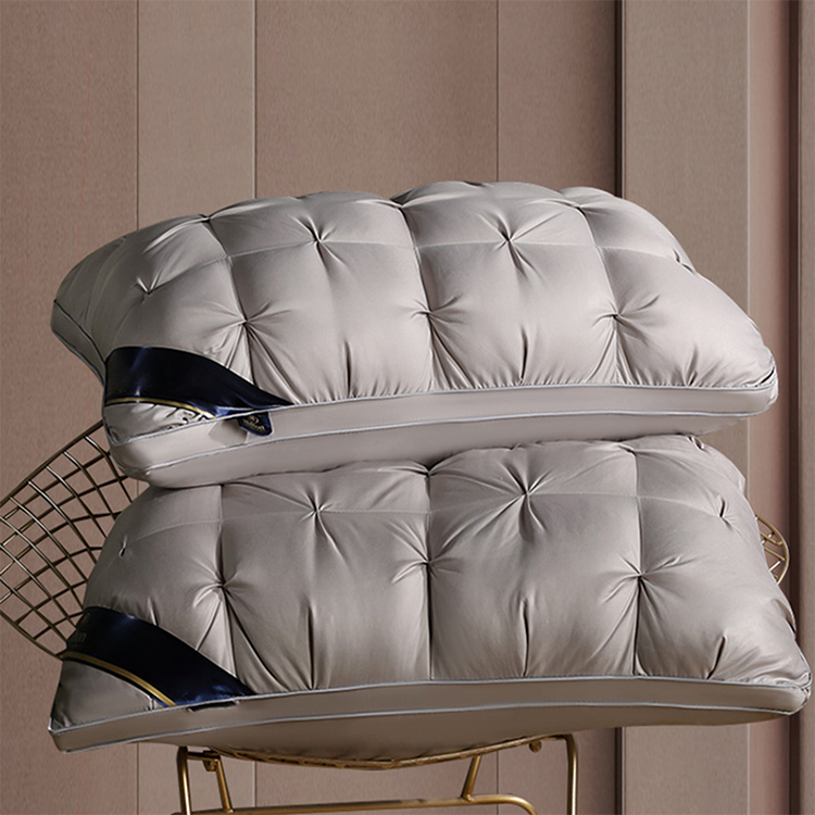 Ergonomic neck pillow with 3D quilting | Bowlift