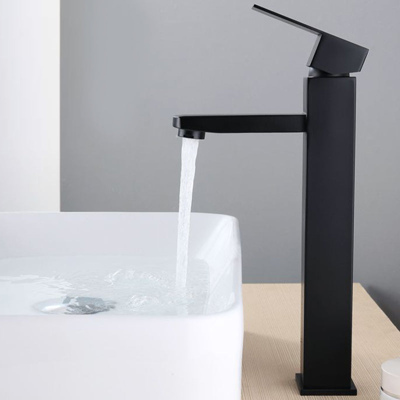 BowLift | Modern Sink Faucet Centerset Bathroom Sink Faucet in Black