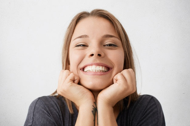 Cosmetic Tooth Toppers SmileShape – Reusable, Flexible and Naturally White | Bowlift