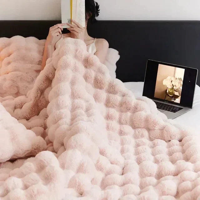BowLift | Wearable Fluffy Blanket made of Faux Fur - VeluLuxe