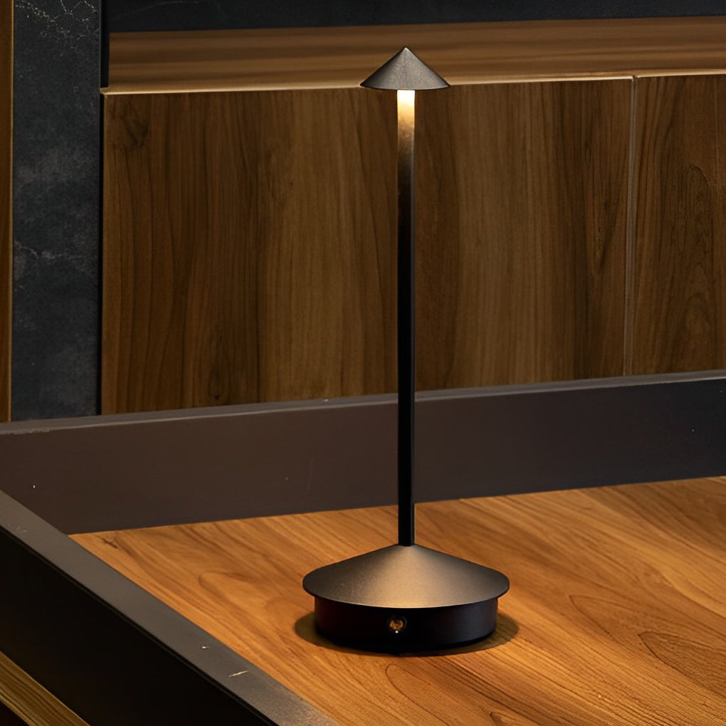Pina Pro - Stylish Dimmable USB Table Lamp