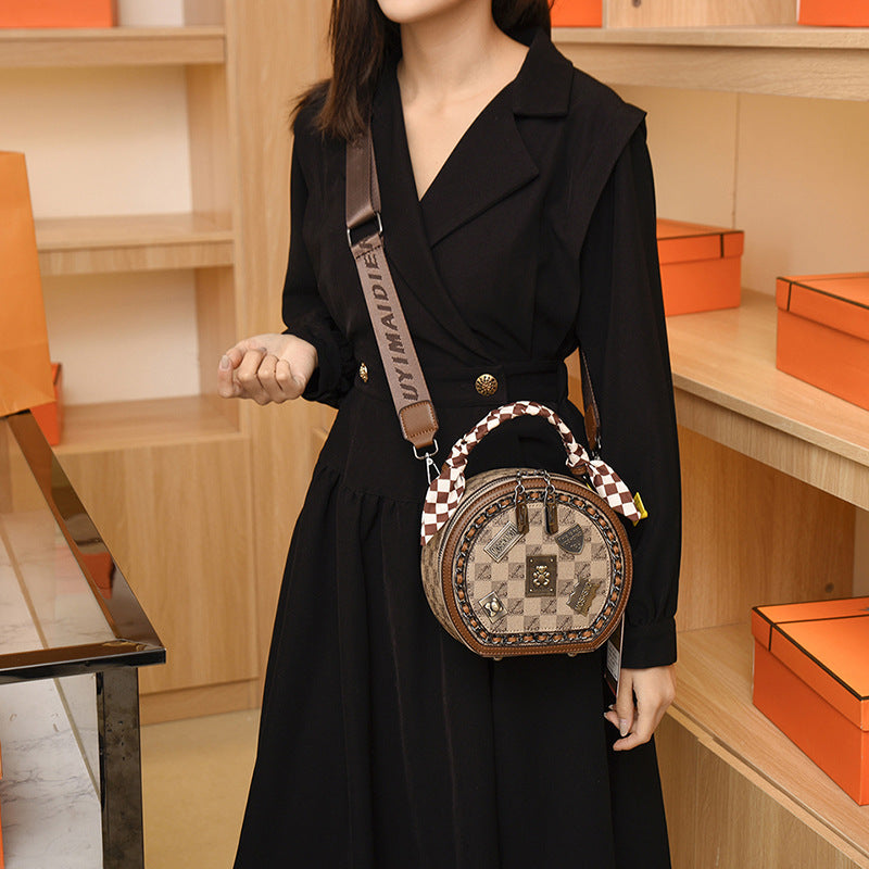 Fashionable Retro Bear Badge Shoulder Bag | Bowlift