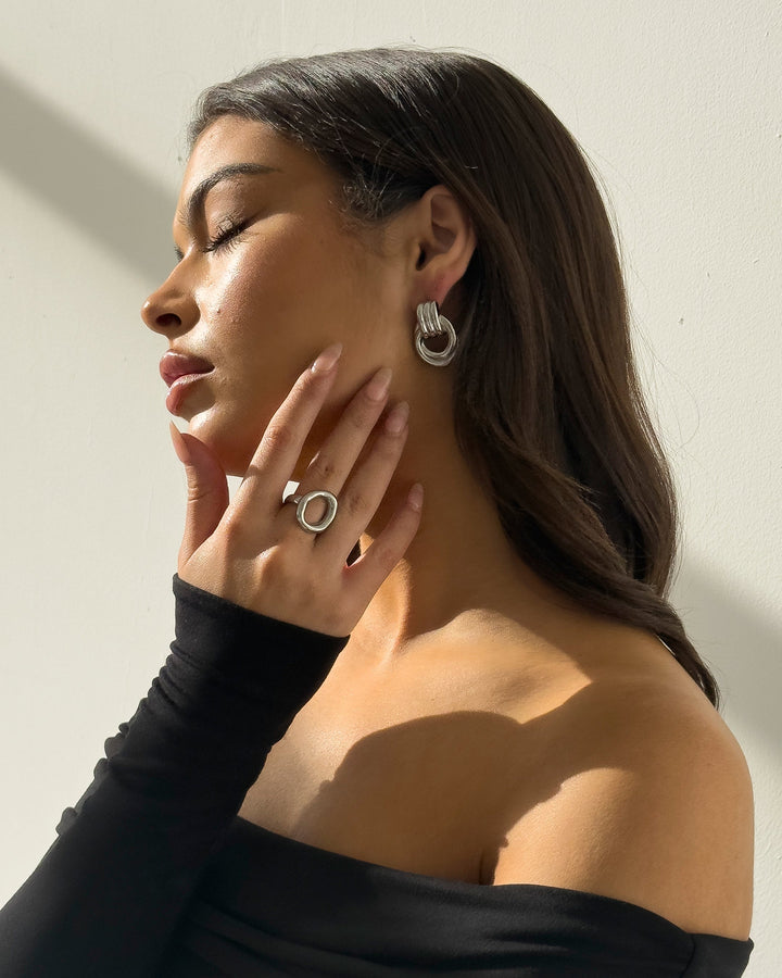 BowLift | Silver Oval Ring with Hollow Design – Minimalist Elegance for Every Day