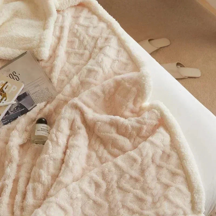 BowLift | Cozy winter blanket made of lamb wool providing extra warmth