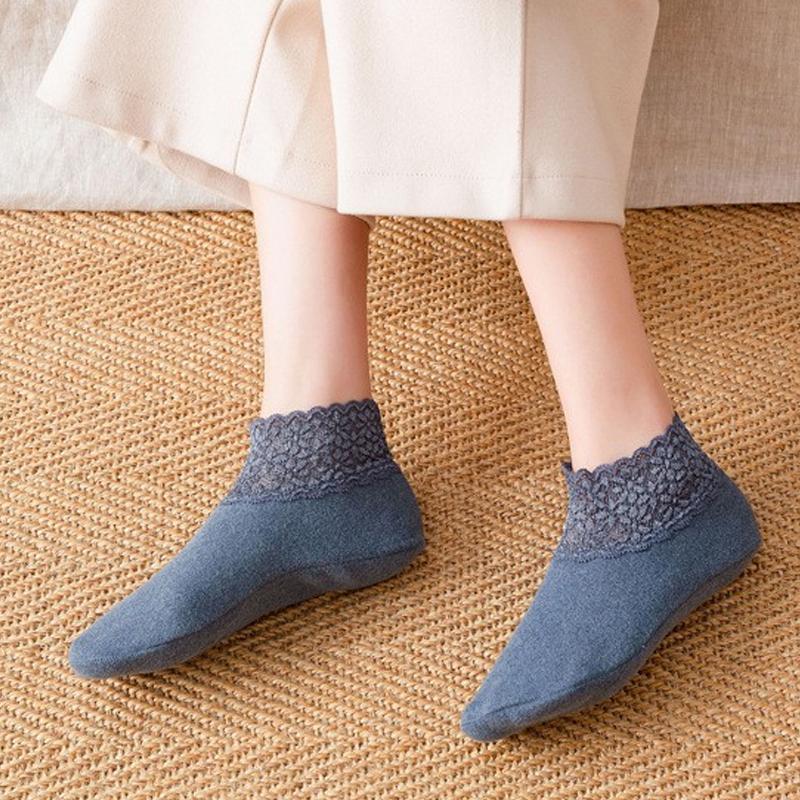 BowLift | New warm socks with stylish lace