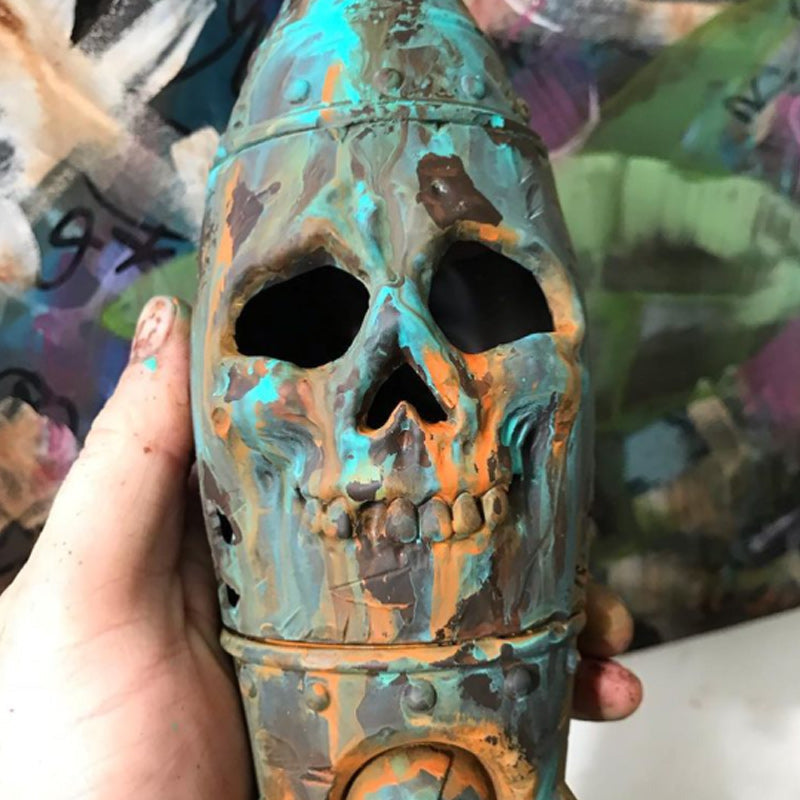 Ornament made of resin skull bomb | Bowlift