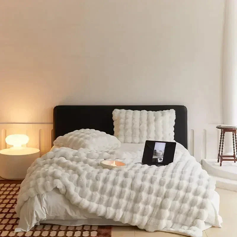 BowLift | Wearable Fluffy Blanket made of Faux Fur - VeluLuxe
