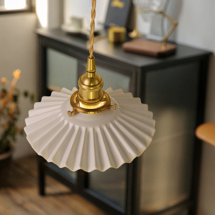 Vintage ceramic pendant lamp with pleated design – brass LED pendant light for dining room and living room | Bowlift