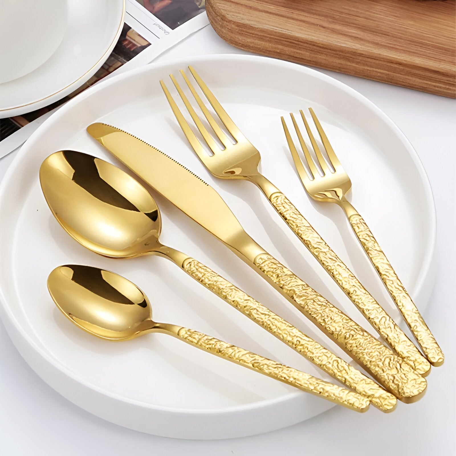 BowLift | 30-Piece Luxury Golden Cutlery Set