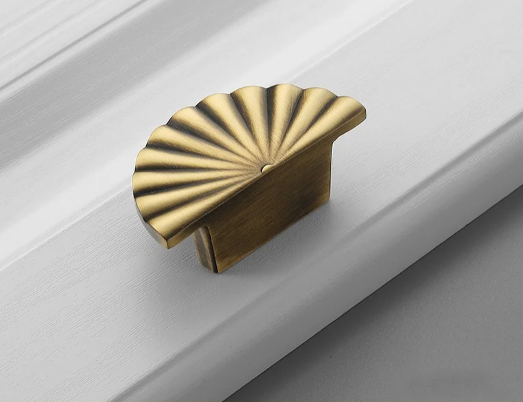 Bronvella ArcRetro Furniture Handle in Antique Copper Bowlift