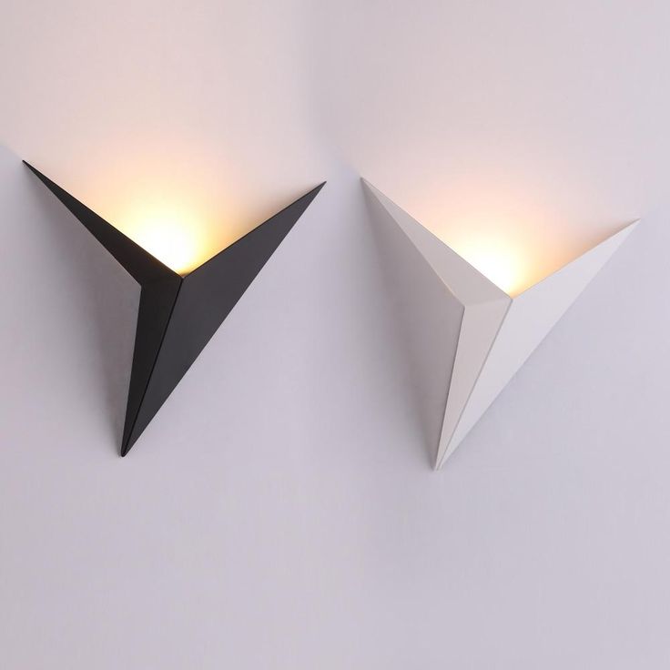 Modern Triangular Wall Lamp - TrigoLux | Bowlift