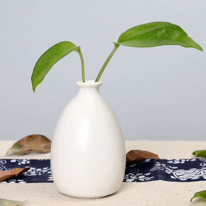 Minimalist Ceramic Bud Vase Bowlift