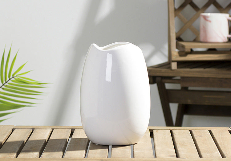 Stylish ceramic vase Bowlift