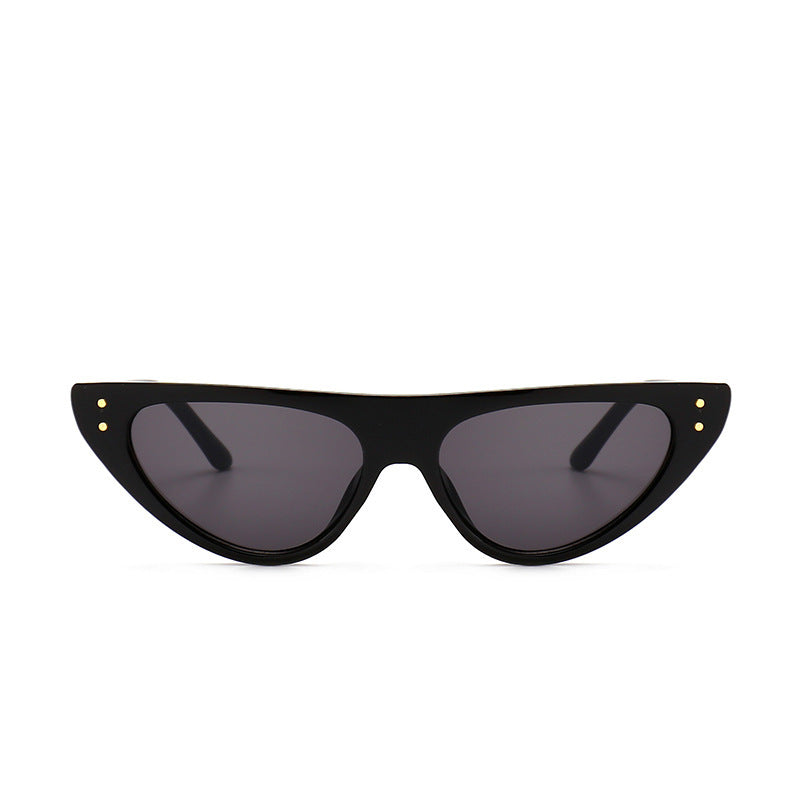Chic Cat-Eye Sunglasses with Elevated Design Bowlift
