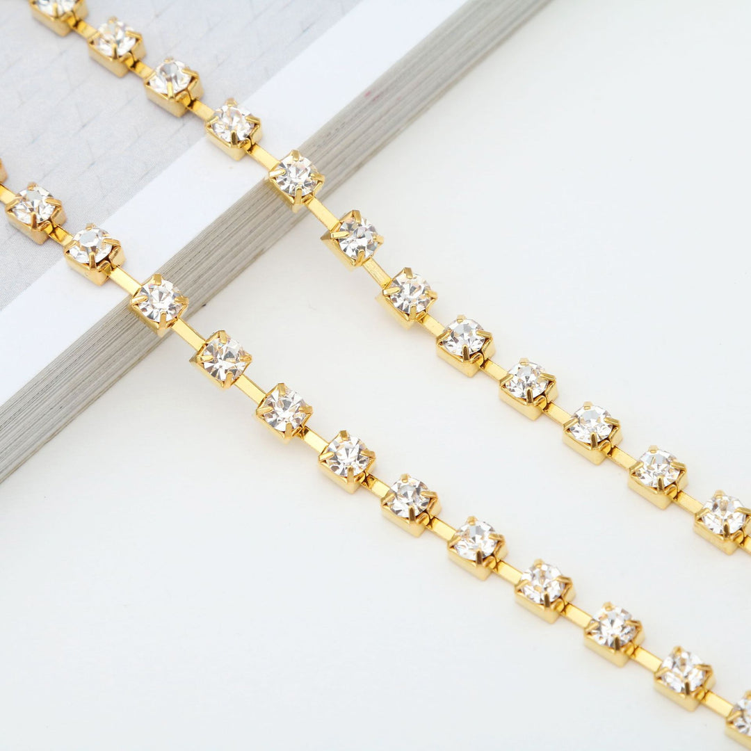 Glamorous Crystal Eyewear Chain Bowlift