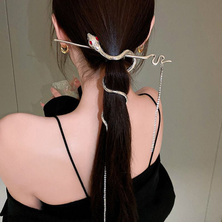 BowLift | Silver Spiral Snake Tassel Hairpin