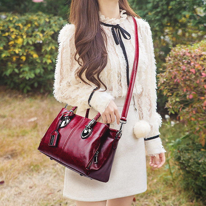 New handbags made of oil wax leather Boston, large tote bag made of soft leather | Bowlift