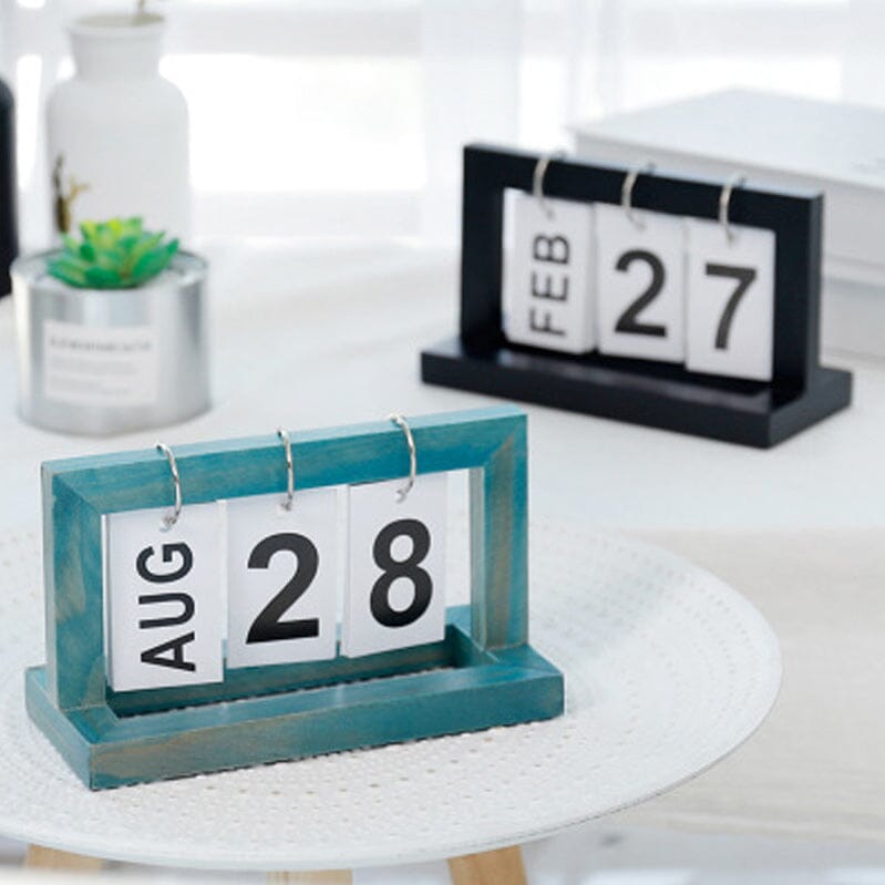 Dutch Teak Wood Desktop Calendar | Bowlift