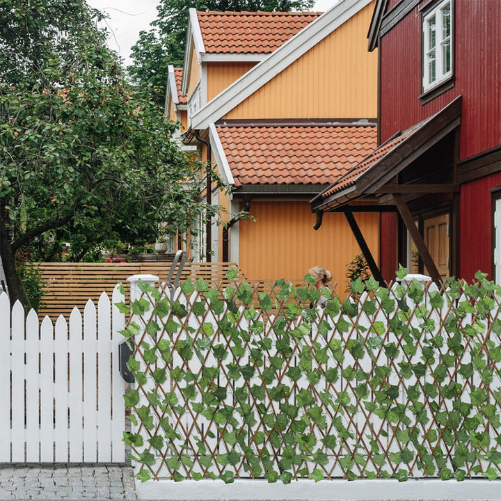 BowLift | Expandable artificial privacy fence