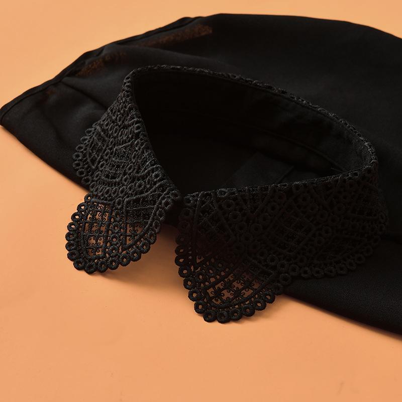 Women's blouse with lace insert | Bowlift
