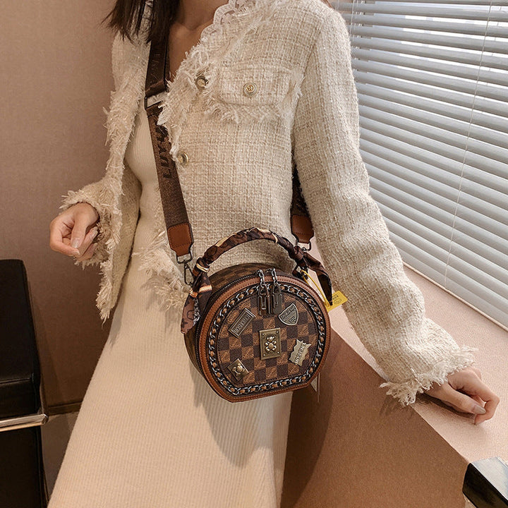 Fashionable Retro Bear Badge Shoulder Bag | Bowlift