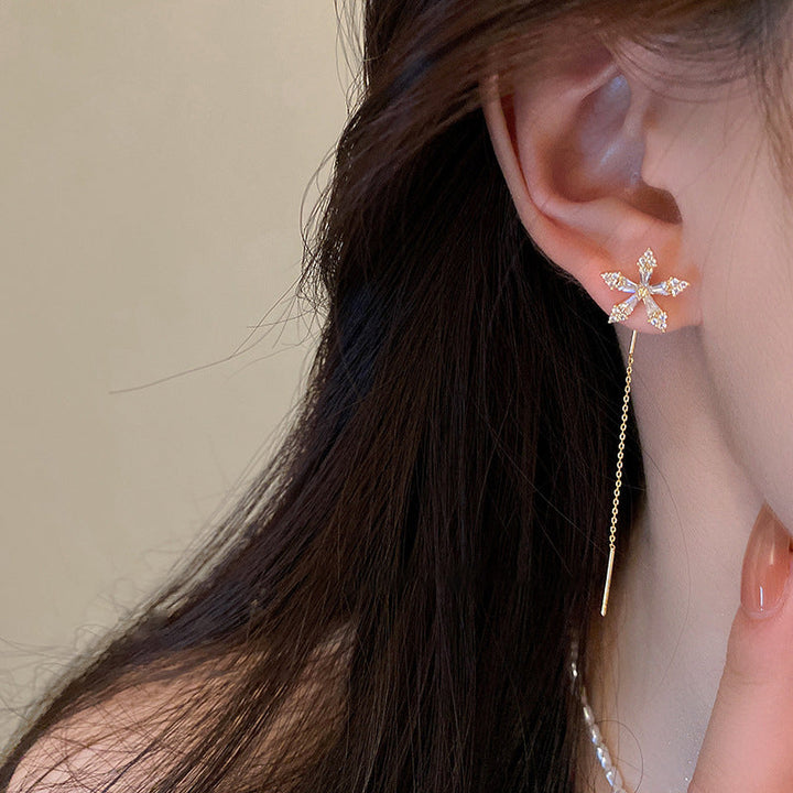 BowLift | Shiny Fringe Flower Earrings