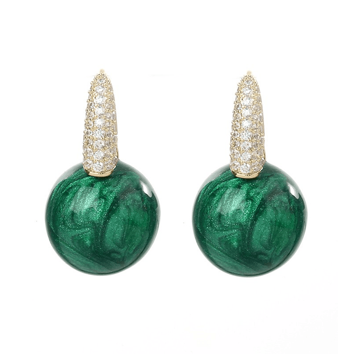 Earrings made of emerald pearls | Bowlift
