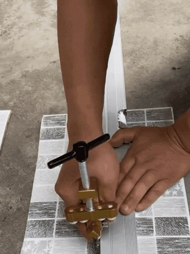 BowLift | EaseCut – Effortless cutting of glass and tiles in seconds!