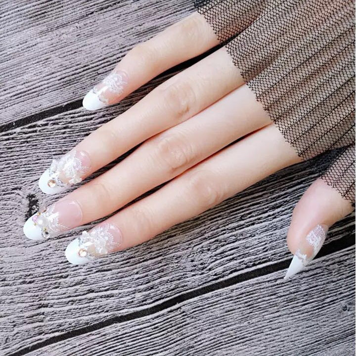 Elegant artificial nails with tip pattern and pearl embellishment Bowlift