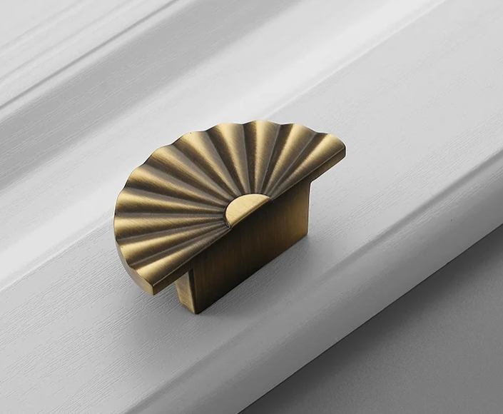 Bronvella ArcRetro Furniture Handle in Antique Copper Bowlift