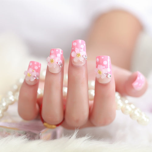 High-quality artificial nails with flower details Bowlift