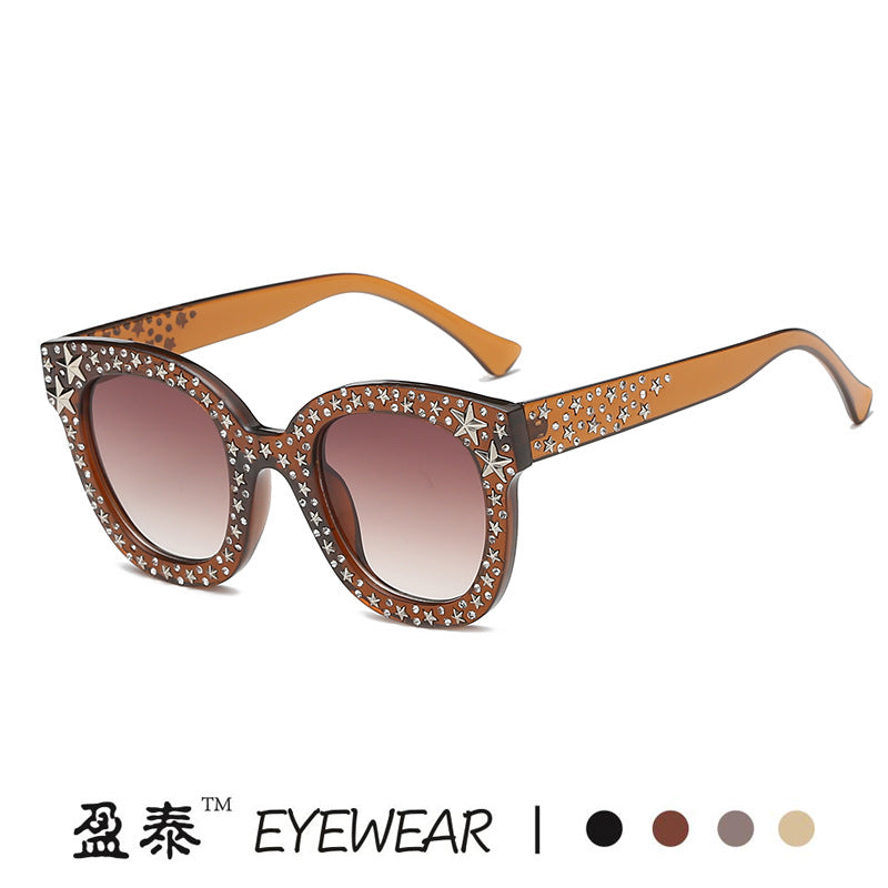 Ladies extravagant Cat-Eye sunglasses with dazzling rhinestone embellishments Bowlift