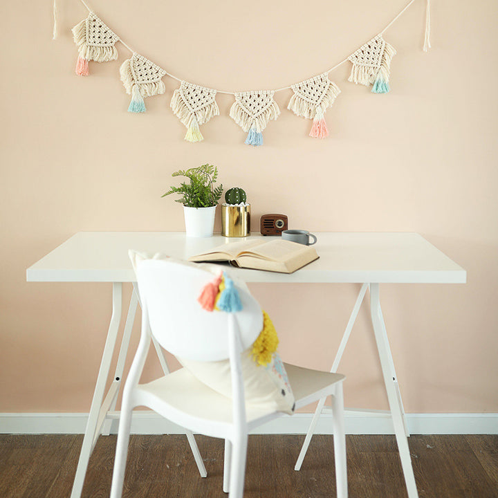 Macrame pennant string with hand-knotted triangle elements and tassels Bowlift