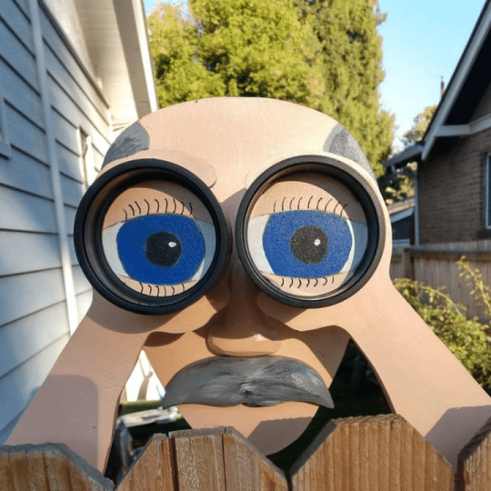 BowLift | Fence Decoration Nosy Old Man and Lady Garden Yard Art