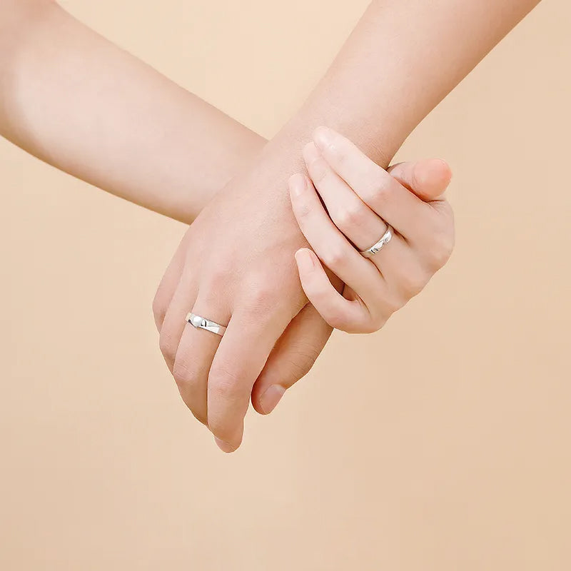 BowLift | Love at first kiss couple rings