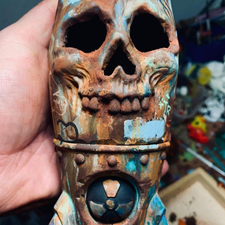 Ornament made of resin skull bomb | Bowlift