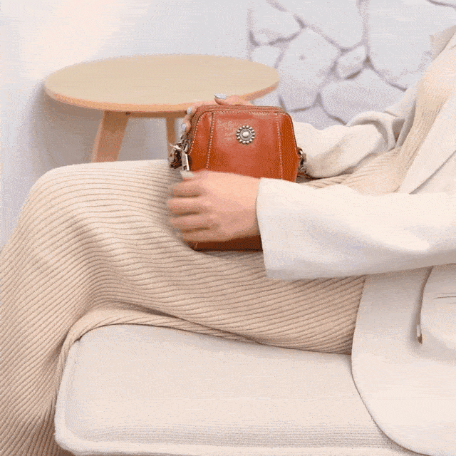 Vertical Mobile Phone Pouch | Bowlift