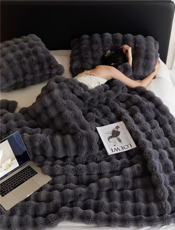 BowLift | Reversible SnuggleSoft fleece blanket Annual warmth