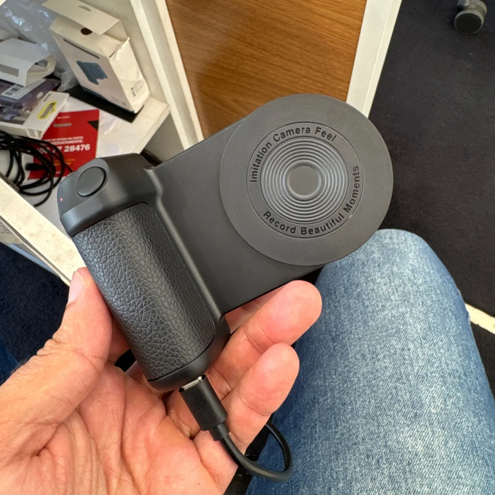 Dimpzy – Multifunctional Powerbank with Selfie Function Bowlift