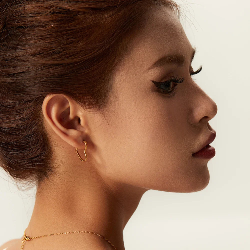 BowLift | Elegant Heart Hoop Earrings