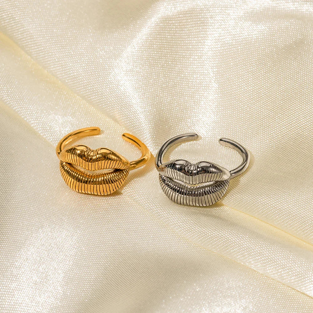 BowLift | Bold Kiss Romantic Ring