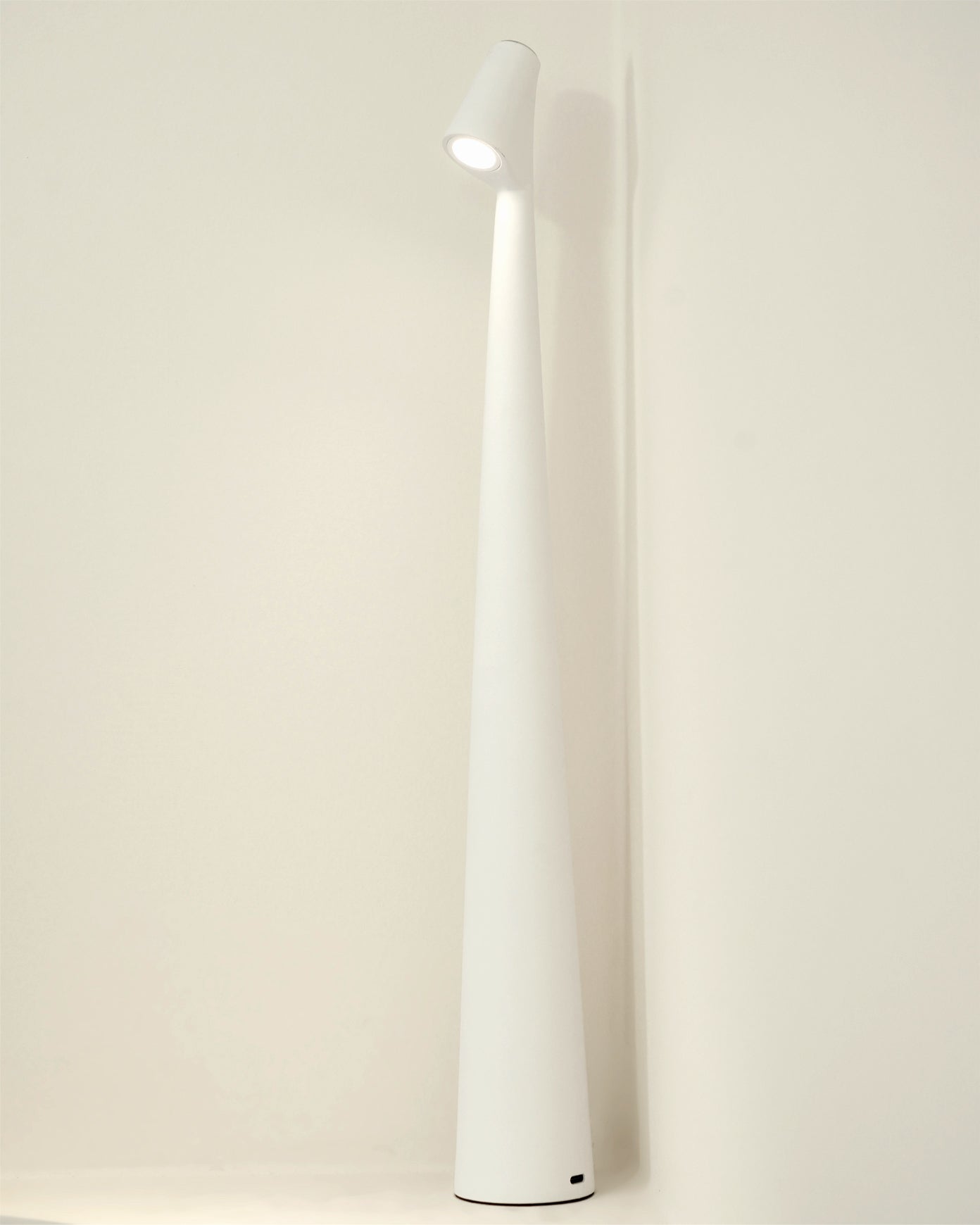 BowLift | EcoLight – Energy-Efficient Rechargeable Desk Lamp